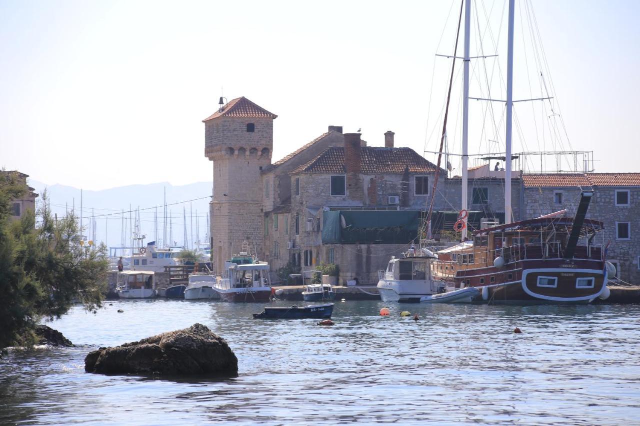 Apartments With A Parking Space Kastel Gomilica, Kastela - 19248 Ngoại thất bức ảnh